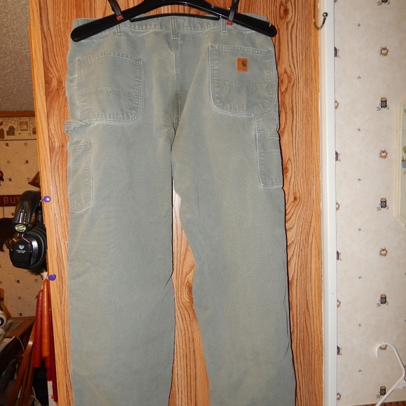 Men's Carhartt 42 x 32 Dungaree Fit Work Pants - Picture 2 of 5